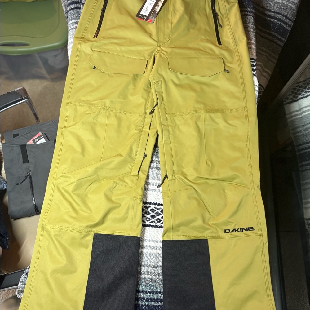 Dakine Yellow and Black Cargo Pants for Winter Sports